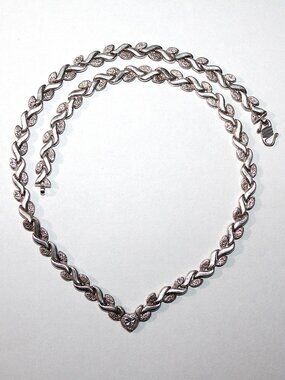 Sterling Silver V Shaped Vine & Leaf Heart Necklace 26 Grams
